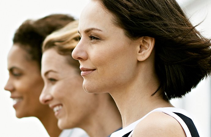 private-rentenversicherung-drei-frauen-stehen-auf-balkon.JPG private-rentenversicherung-drei-frauen-stehen-auf-balkon.JPG