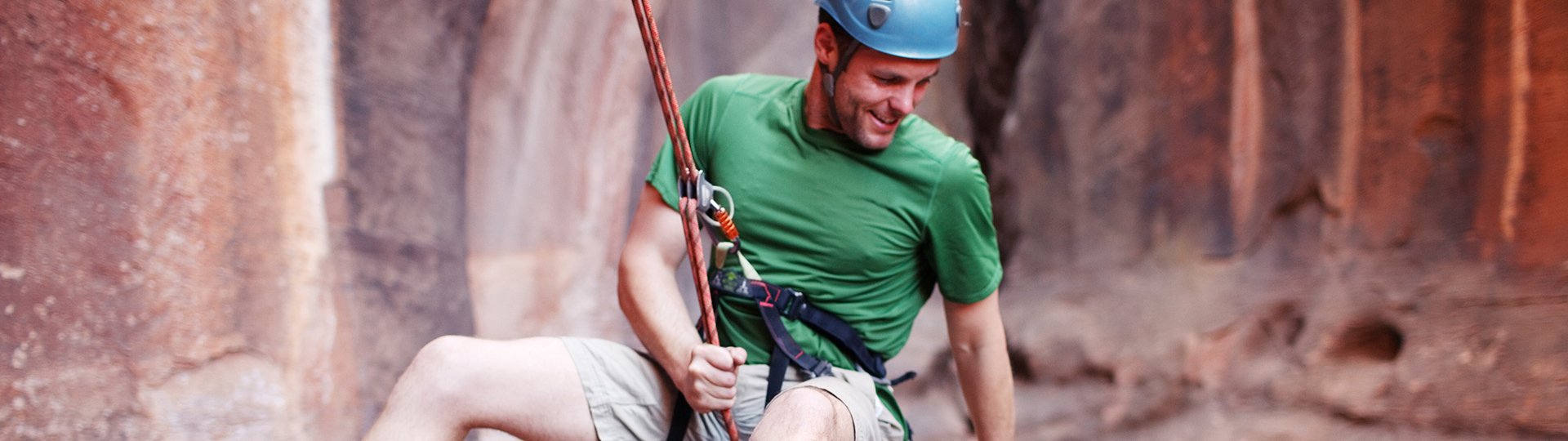 unfallversicherung-beitragsrueckzahlung-kletterer-am-felsen.jpg