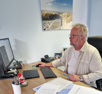 AXA Thomas Frank Köln Kontaktieren Sie uns  AXA Thomas Frank Köln Kunde kontaktiert seinen AXA bzw. DBV Betreuer