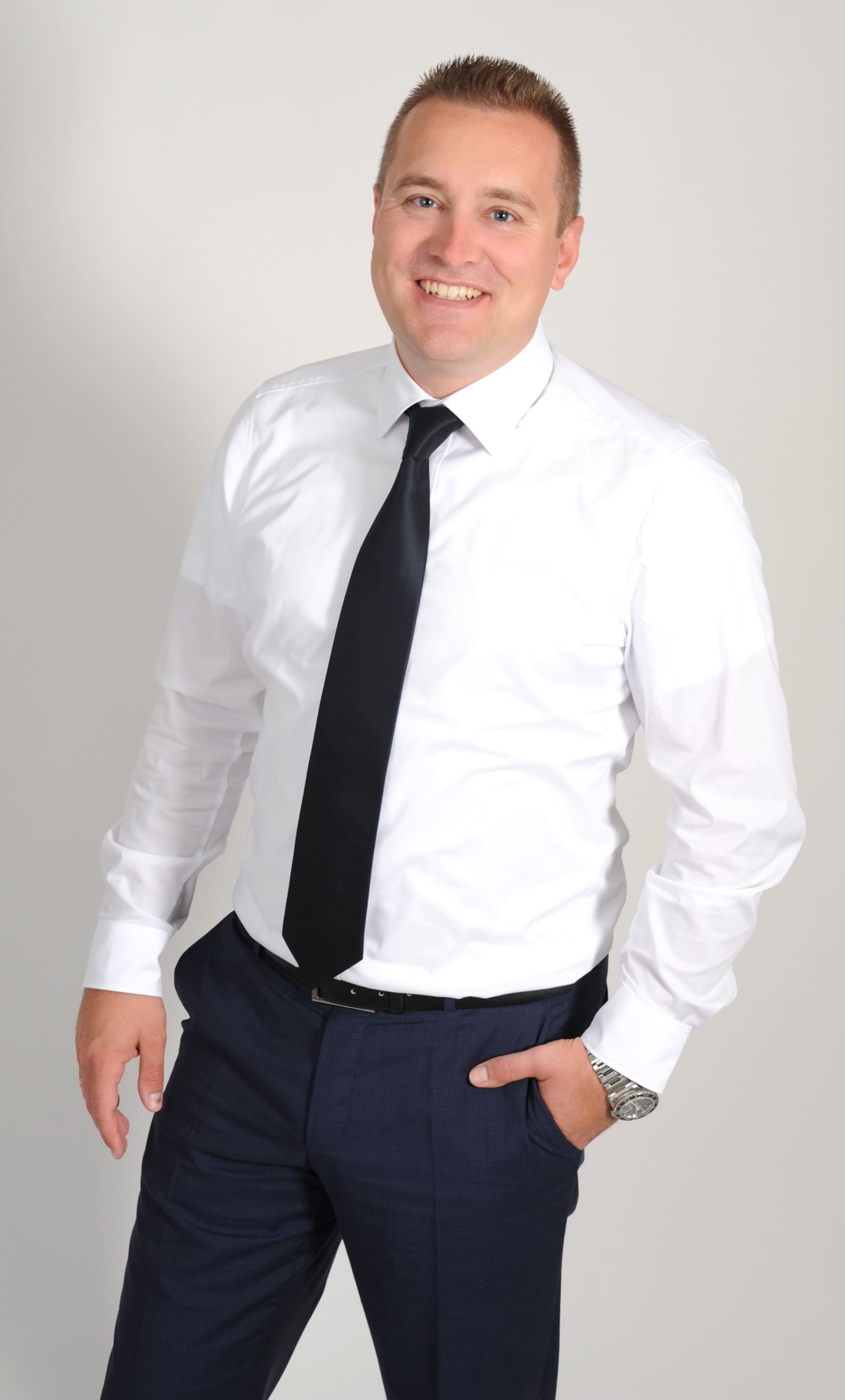 AXAundDBVKundenbetreuerausDüsseldorfHaas,Gerrit.jpg AXAundDBVKundenbetreuerausDüsseldorfHaas,Gerrit.jpg