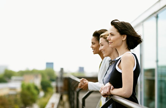private-rentenversicherung-drei-frauen-auf-balkon-690x450.jpg private-rentenversicherung-drei-frauen-auf-balkon-690x450.jpg