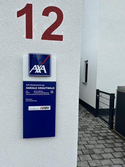 AXA Filialschild und Eingang zur Agentur Harald Krautwald