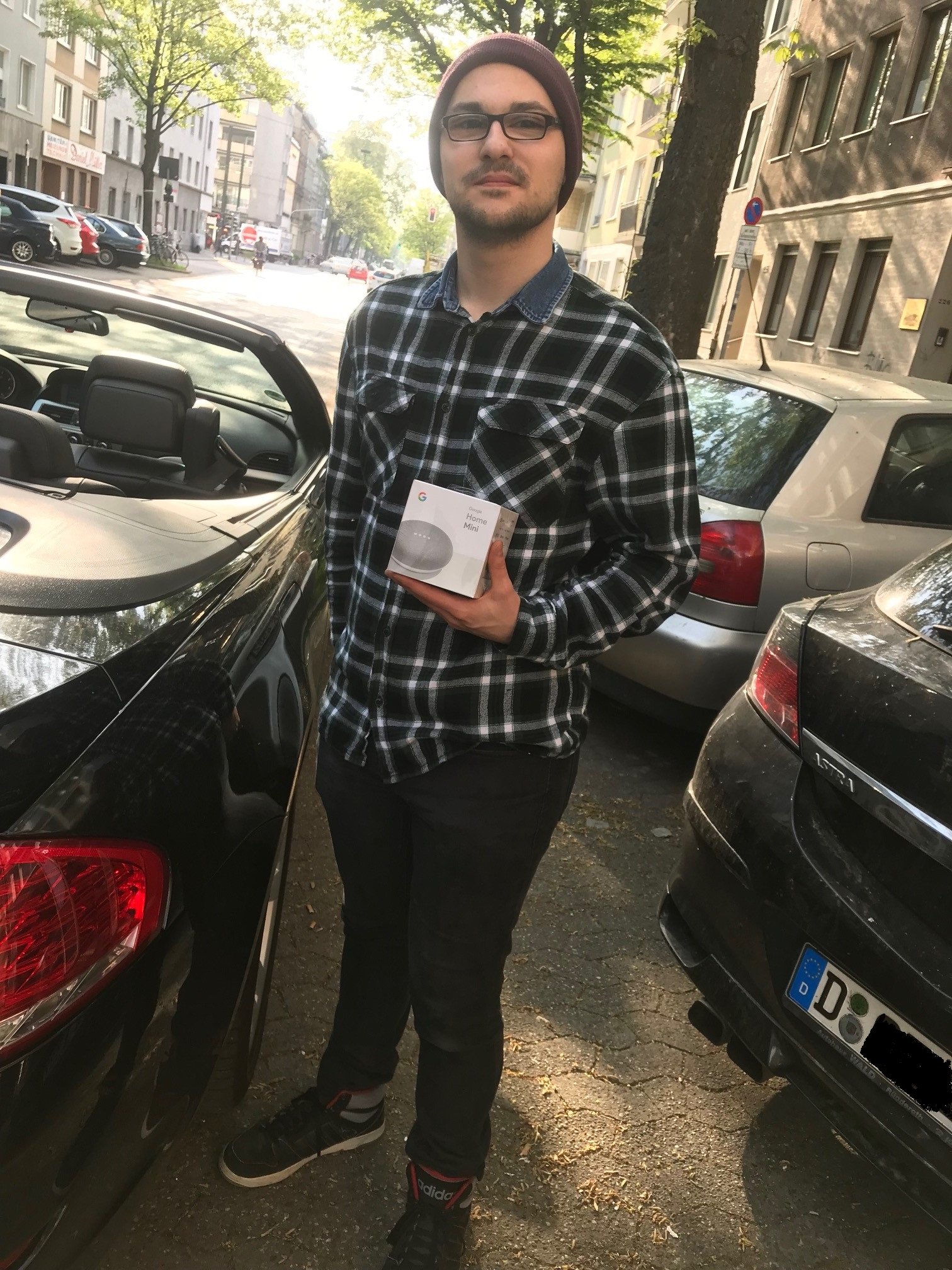 AXAVersicherungAGPracejusundUphuesOHGKundeerhältGoogleHomeMini.jpg AXAVersicherungAGPracejusundUphuesOHGKundeerhältGoogleHomeMini.jpg