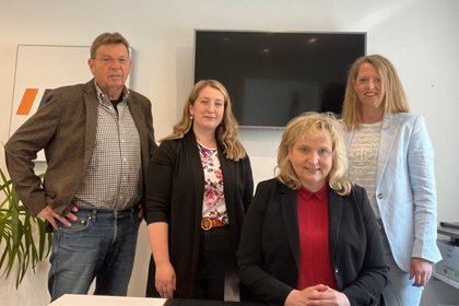 Keyvisual_Filialen und Team_Schmidt.jpg