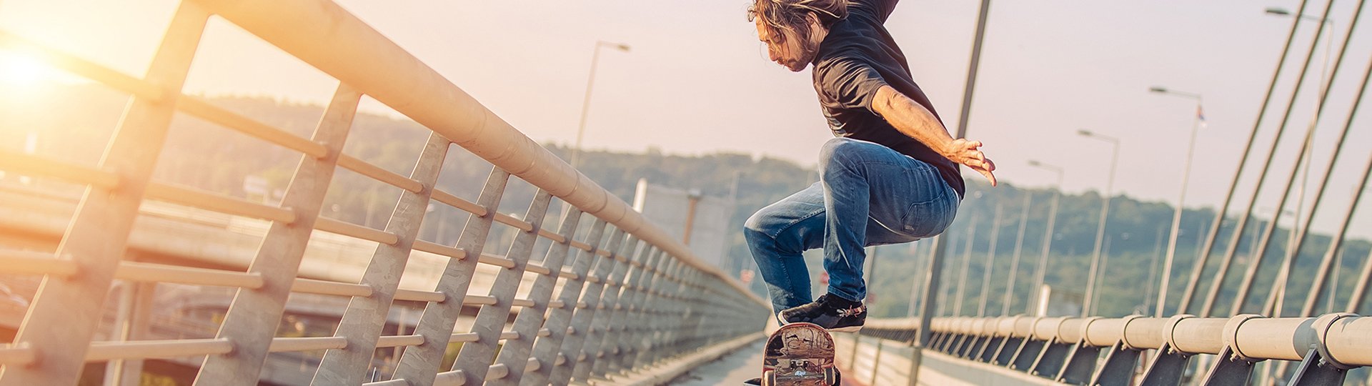 unfallversicherung-skater-auf-bruecke-1920x540.jpg