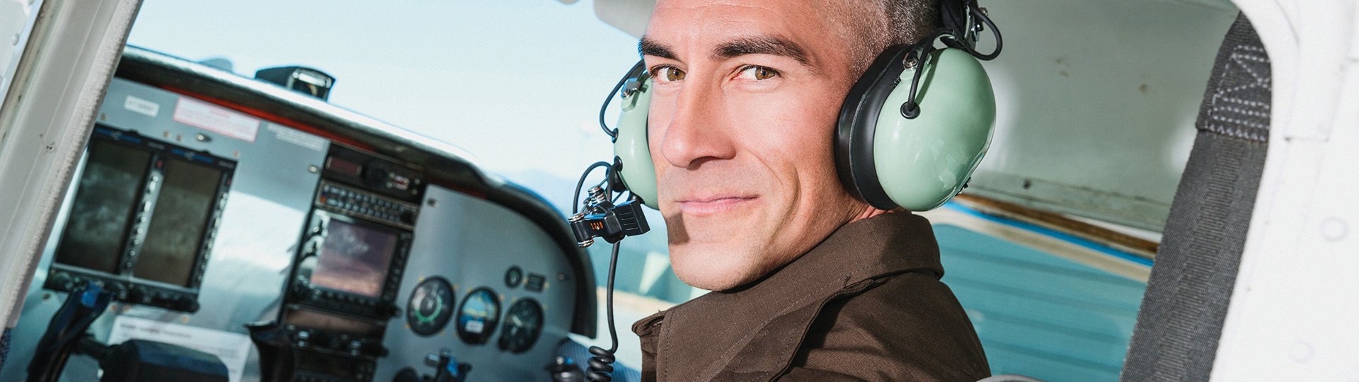 Luftfahrtversicherung - Pilot am Steuer