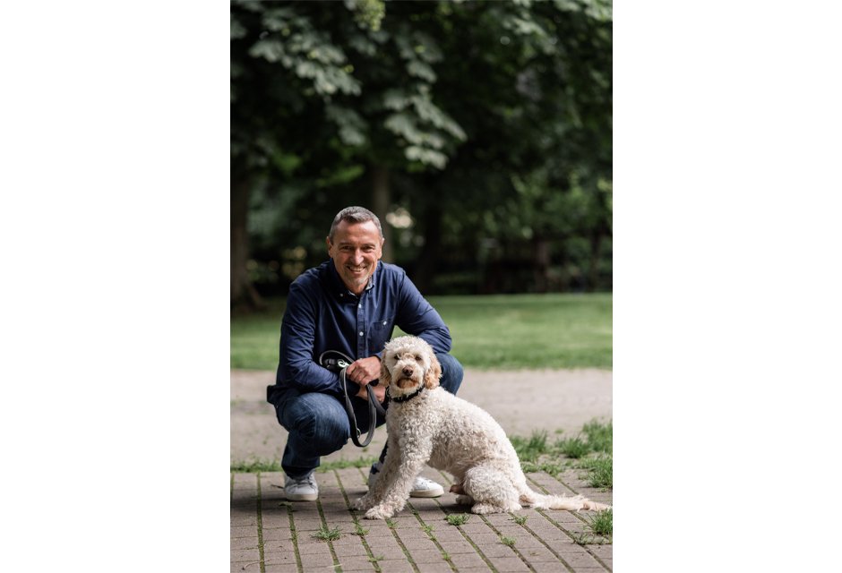 AXA Schwelm Christian Hennig Christian Hennig mit seinem Hund