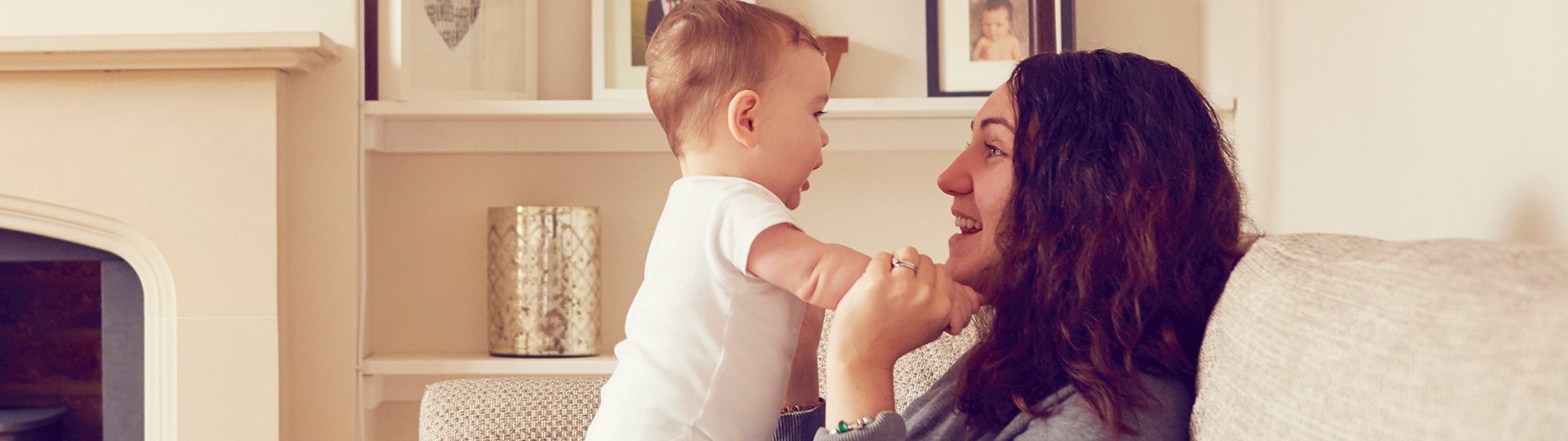 haus-grundbesitzerhaftpflicht-frau-mit-baby (1).jpg