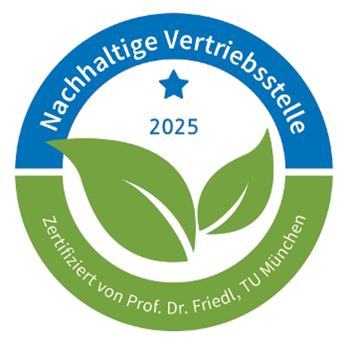 Zertifikat Nachhaltige Vertriebsstelle 2025 Rundes Zertifikat-Siegel mit zwei grünen Blättern, einer blauen Sternsymbolik und der Aufschrift „Nachhaltige Vertriebsstelle 2025 – Zertifiziert von Prof. Dr. Friedl, TU München“.