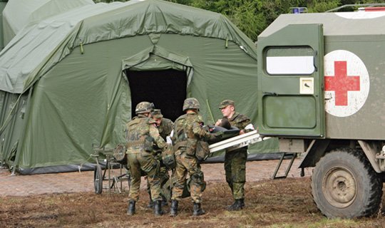 AXA Bremen fair Finanzpartner oHG | Bundeswehr Soldaten Bundeswehr Sanitäter bei der Arbeit AXA Bremen fair Finanzpartner oHG | Bundeswehr Soldaten Bundeswehr Sanitäter bei der Arbeit