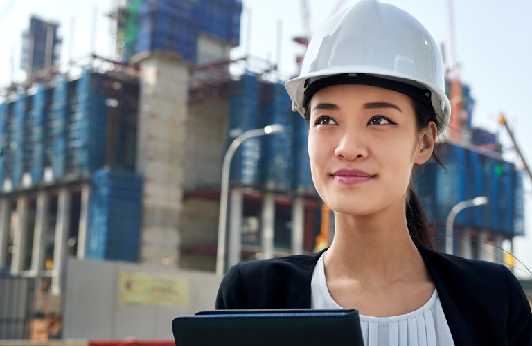 junge-frau-schaut-auf-baustelle-768x500.png junge-frau-schaut-auf-baustelle-768x500.png