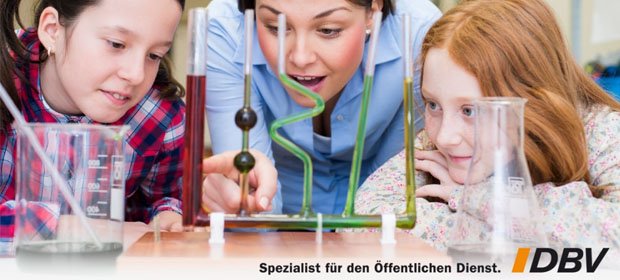 AXA Bremen fair Finanzpartner oHG | Versicherung Lehramt Chemielehrerin mit zwei Schüler