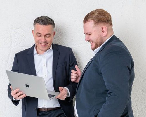 AXA Gröbenzell Kontaktieren Sie uns  Kunde kontaktiert seinen AXA bzw. DBV Betreuer