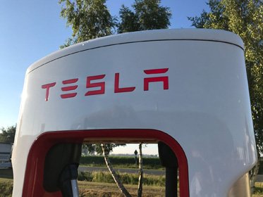 AXA Bremen fair Finanzpartner oHG | Tesla-Elektrofahrzeug-Versicherung
